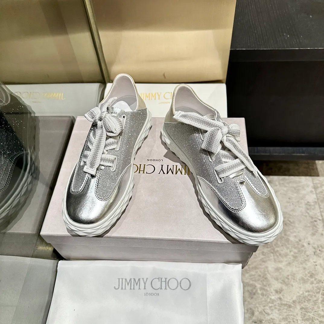 👟👟Ex-factory price 640👟👟 The new JIMMY CHOO, exclusively for sale, original large-soled casual white shoes, designed with the latest technology, strong three-dimensional effect👍The integration of multiple technologies, subverting fashion, super stylish! The combination is super beautiful. The original version is 1:1, versatile and trendy, both salty and sweet! New layout Size: 35-40